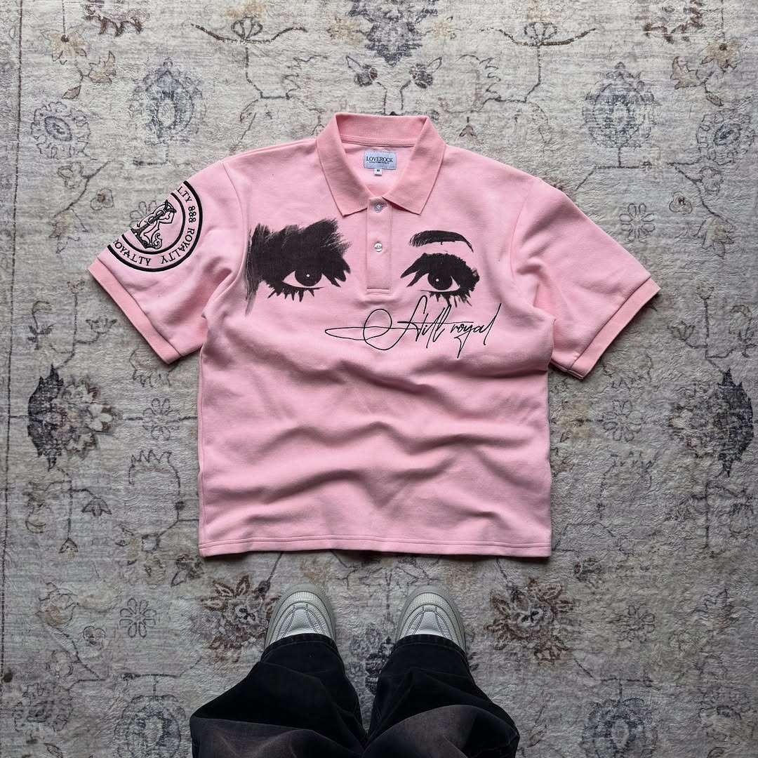 Embroidery Design Logo - アメリカン・インス・レトロスタイル・ポロシャツ、刺繍ロゴデザイン、ユニセックス・ピンク・半袖Tシャツ、ストリートカジュアルファッション。