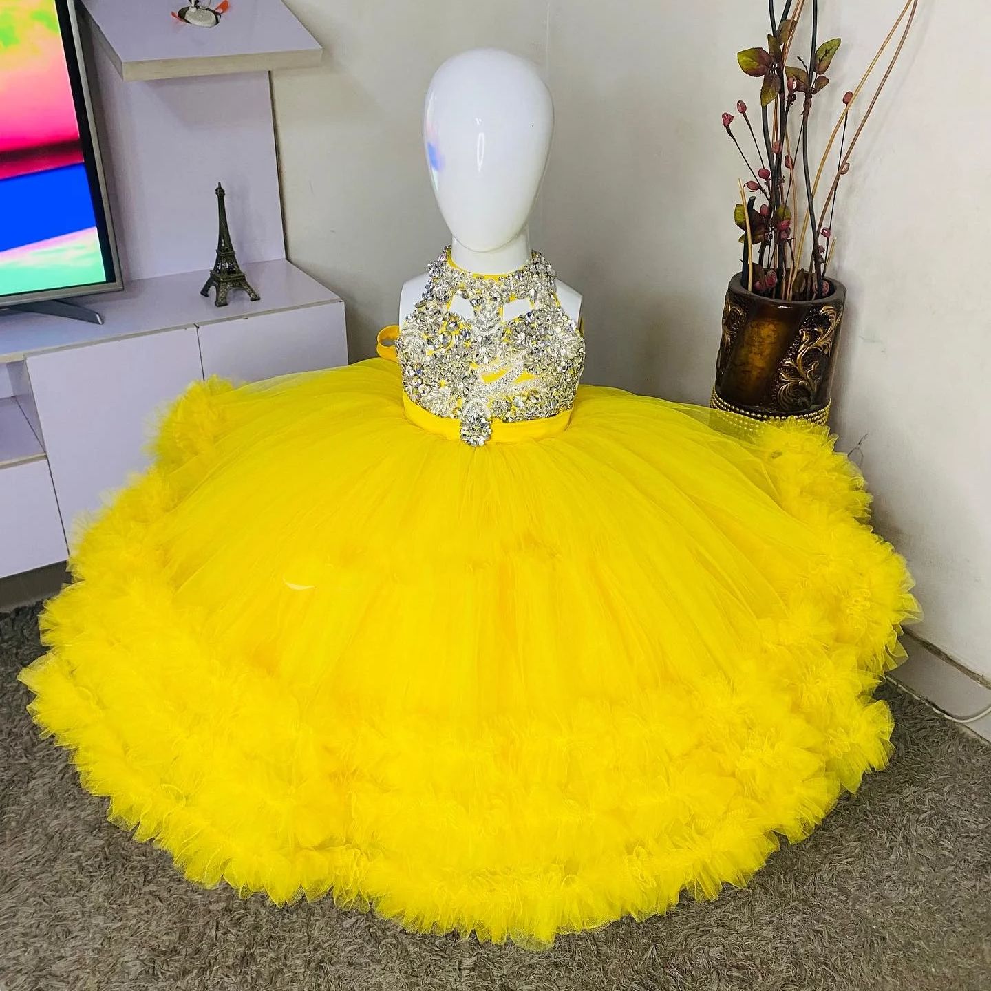ゴージャスなイエローのフラワーガールドレス ノースリーブ チ - Embroidery Yellow Dress のレビューと価格