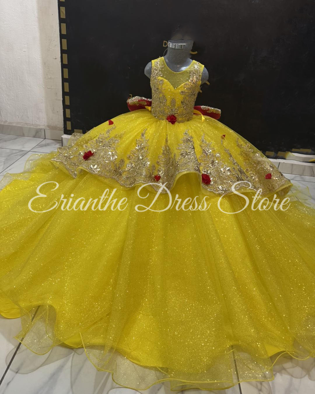 イエローフラワーガールドレス、ウェディングチュールパフ、赤い - Embroidery Yellow Dress のレビューと価格