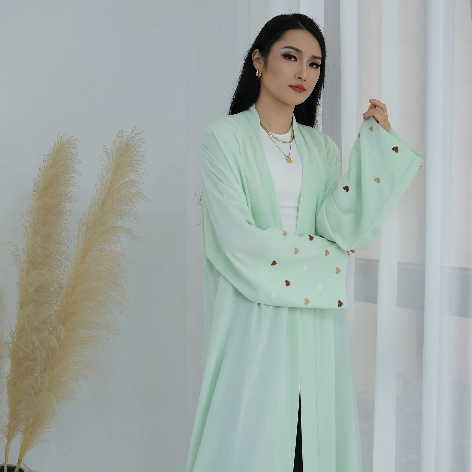 イードハート刺繍ロングローブ ドバイアバヤ トルコカフタン  - Embroidery Kebaya のレビューと価格